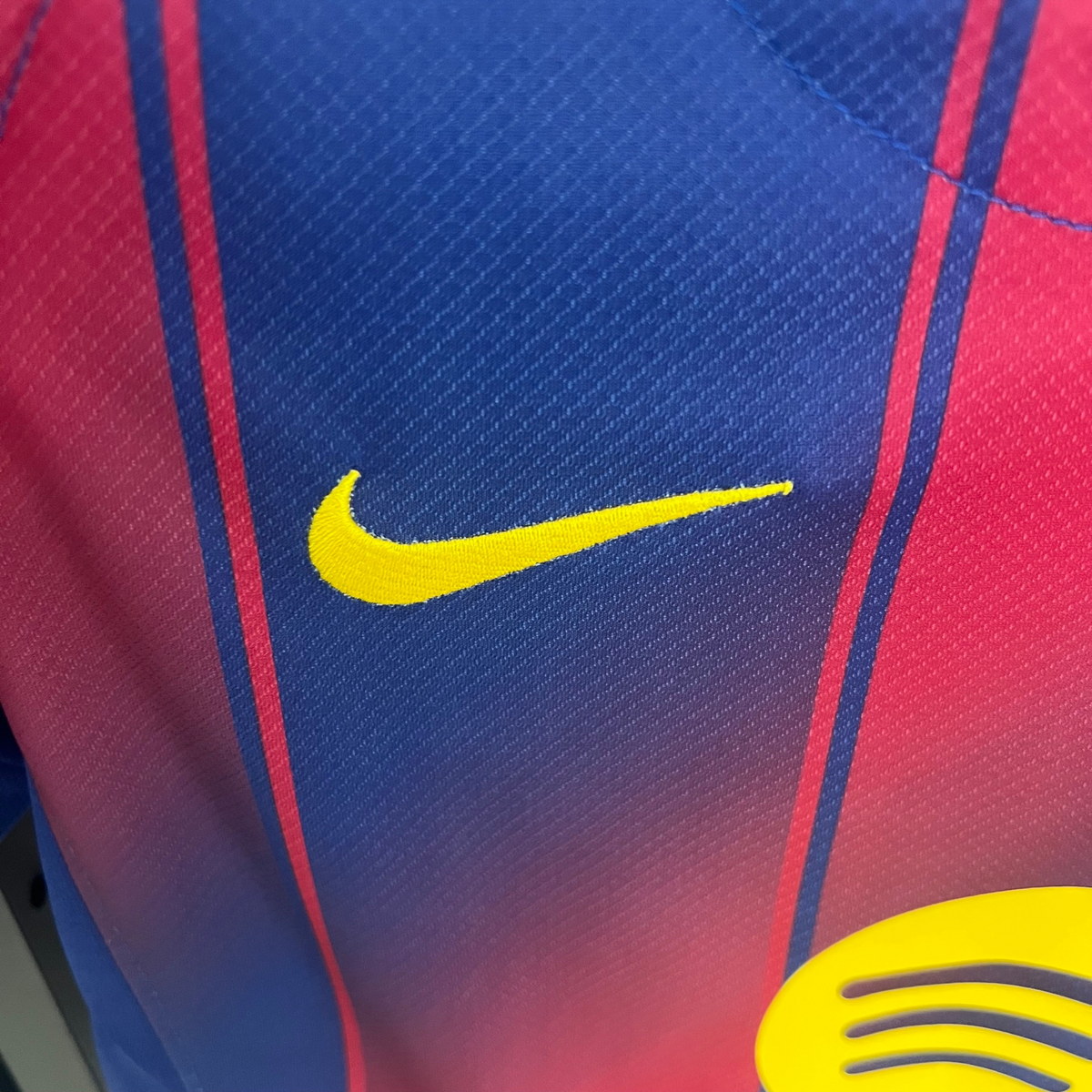 Camiseta local del Barcelona 25/26 para mujer, versión para aficionados