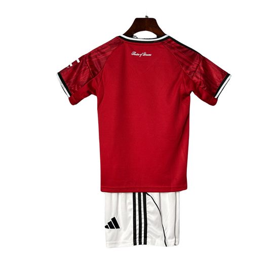 Kit infantil de local del Manchester United 25/26