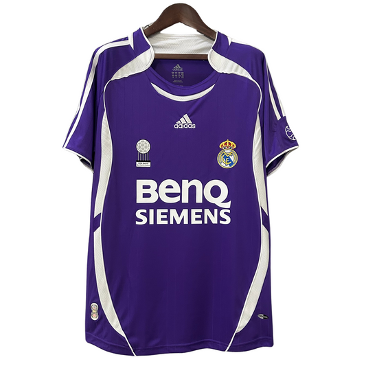 Camiseta retro de la tercera equipación del Real Madrid 06/07 