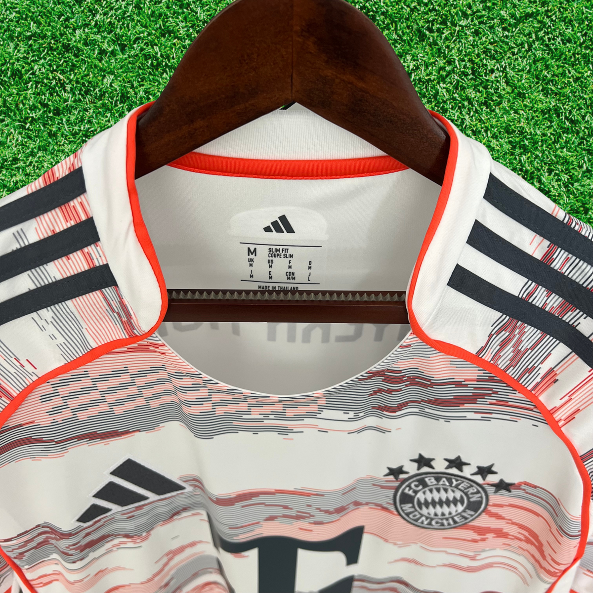 Camiseta de visitante del Bayern Múnich 25/26, versión para aficionados 