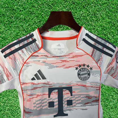 Kit del Bayern Múnich II 25/26 para niños 