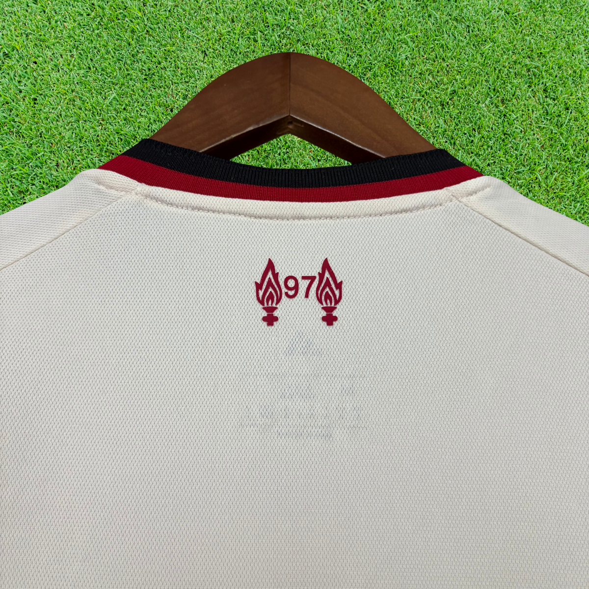 Camiseta de visitante del Liverpool FC 25/26, versión para aficionados 