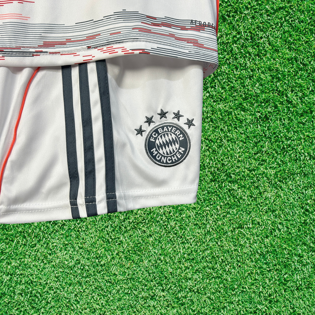 Kit del Bayern Múnich II 25/26 para niños 