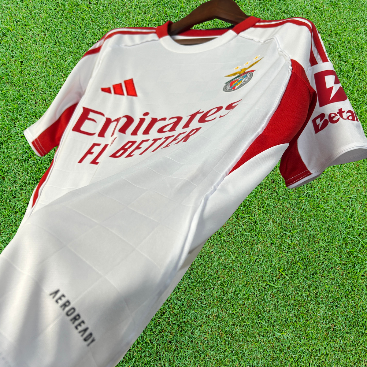 Camiseta de la tercera equipación del SL Benfica 25/26, versión para aficionados 