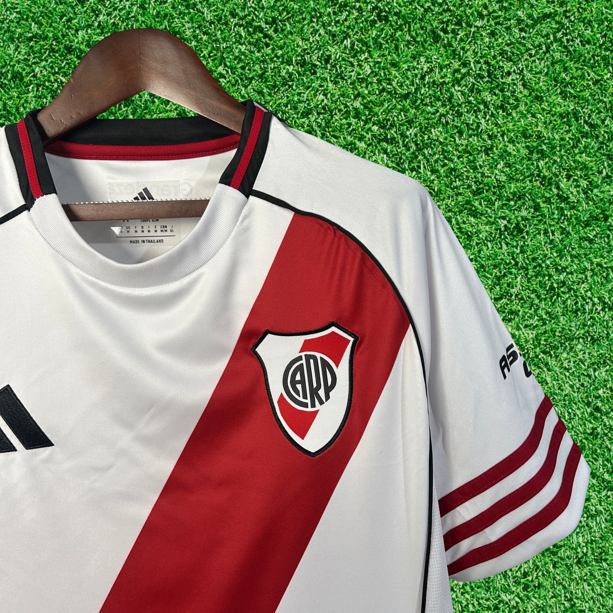 Camiseta local de River Plate 25/26 versión para aficionados 