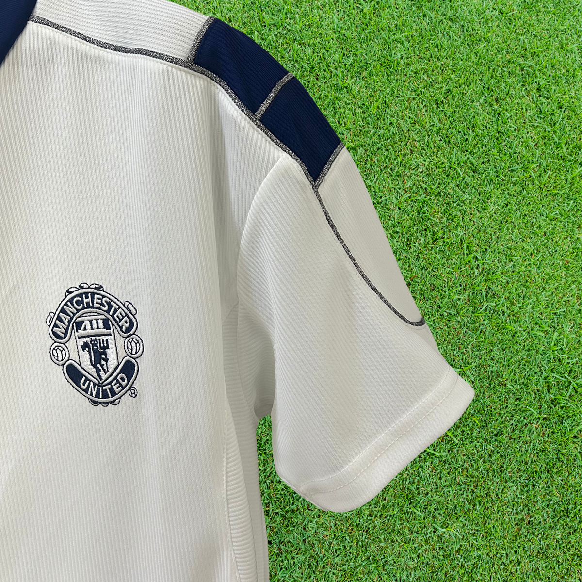 Manchester United Away Shirt 00/01 Retro